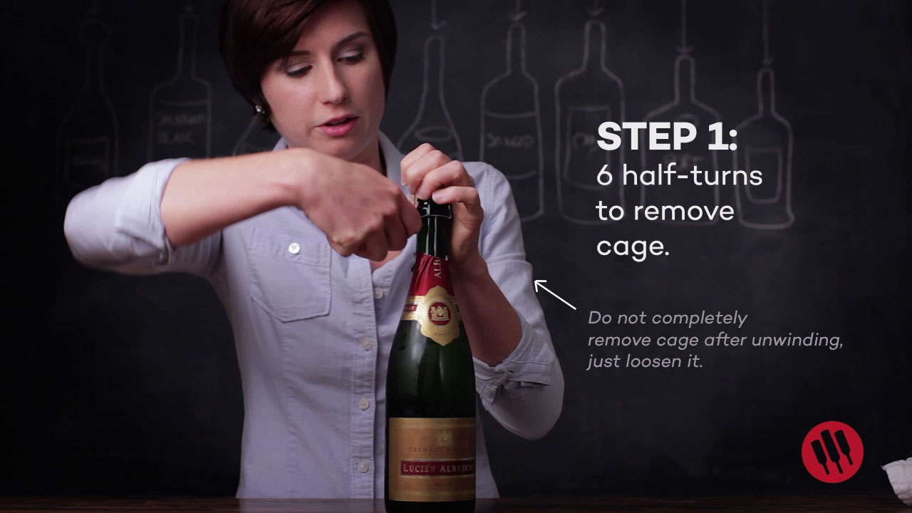 Cách mở Champagne (Sparkling) trong 3 bước