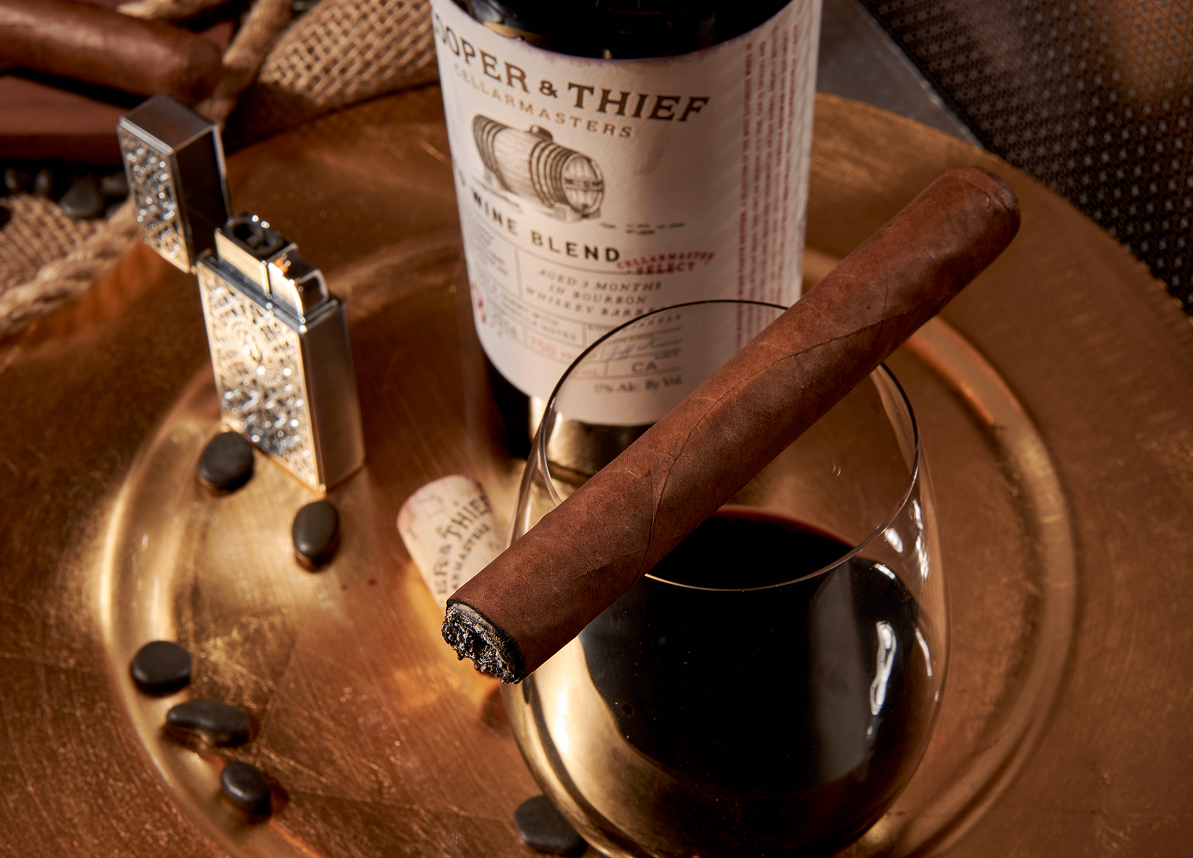 Kết hợp rượu vang và Cigar tại sao không?